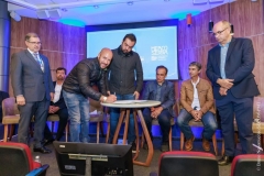 Prefeito-Vinicius-Claussen-assina-ordem-de-inicio-de-varias-obras-no-municipio