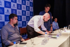 Prefeito-Vinicius-Claussen-assina-convenio-para-adesao-de-Teresopolis-ao-Taxi.Rio_.Cidades