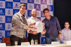 Prefeito-Vinicus-Claussen-ao-centro-Pedro-Paulo-sec.-Facenda-e-Planejamento-do-Rio-de-Janeiro-e-Leonardo-Vasconcellos-pres.-Camara-de-Vereadores