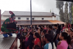 Teatro-Fabrica-de-Brinquedos-do-Papai-Noel-no-Caminhao-Palco-1Itinerante-da-Cultura-na-Fazenda-Ermitage