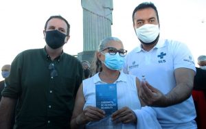 Estado do Rio começa a vacinação contra a Covid-19 aos pés do Cristo Redentor