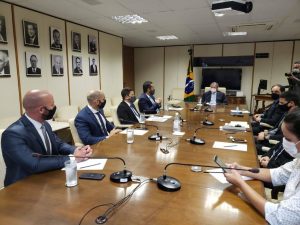 Prefeito Vinicius Claussen e equipe acompanham governardor Cláudio Castro em reunião com o ministro da Economia Paulo Guedes