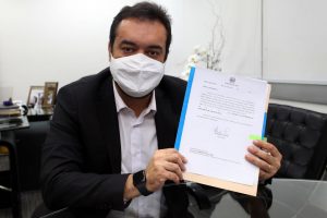 Governador Cláudio Castro sanciona lei que regula uso de máscara no Estado do Rio
